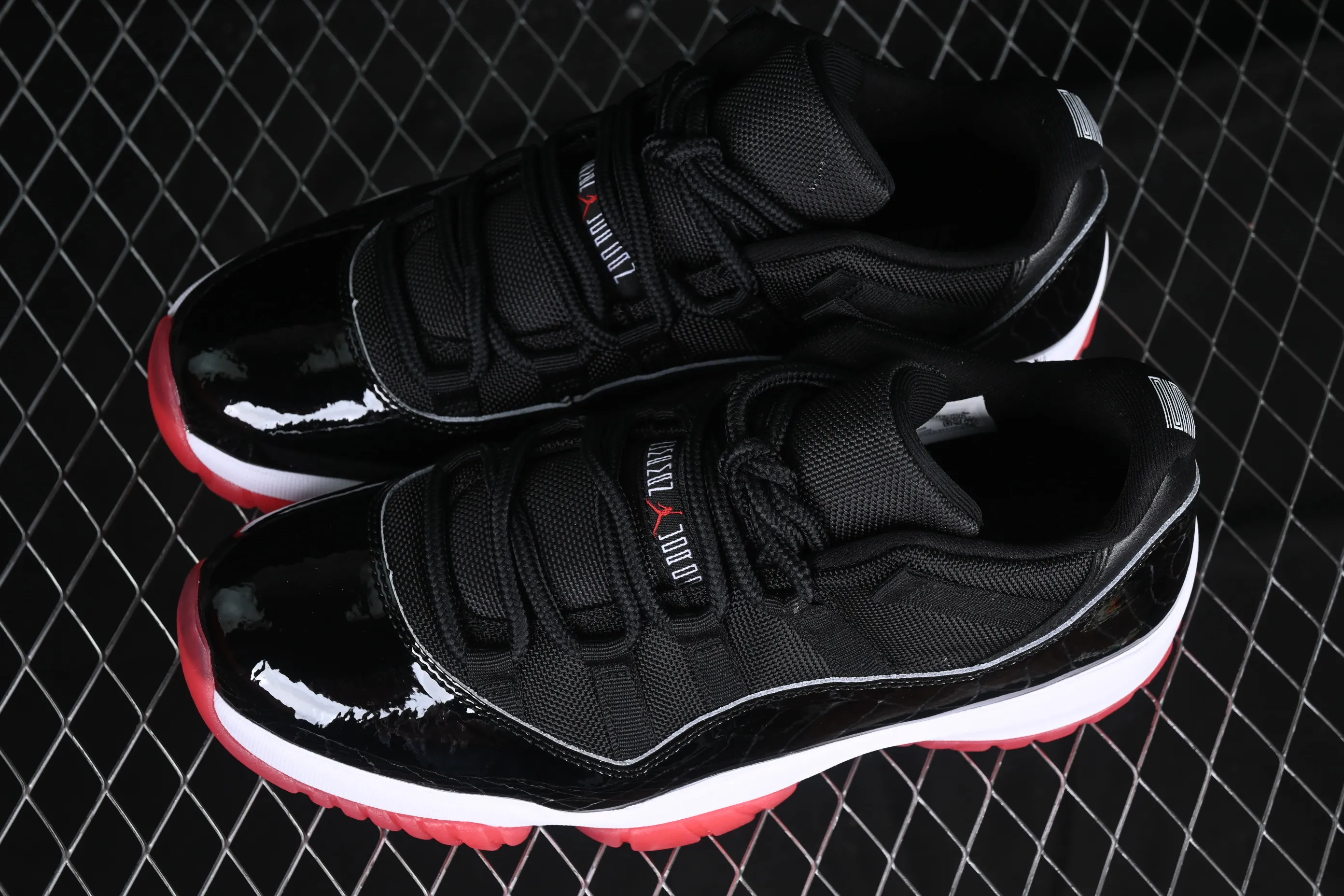 All categories Air Jordan Jordan series basketball shoes Air Jordan 11 F version Air Jordan 11 Low Bred AJ11 Joe 11 patent leather new black and red genuine standard genuine carbon low-top basketball shoes FV5104-006